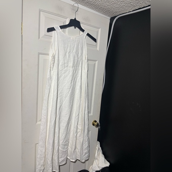 Harley Jae white linen dress - Picture 2 of 4